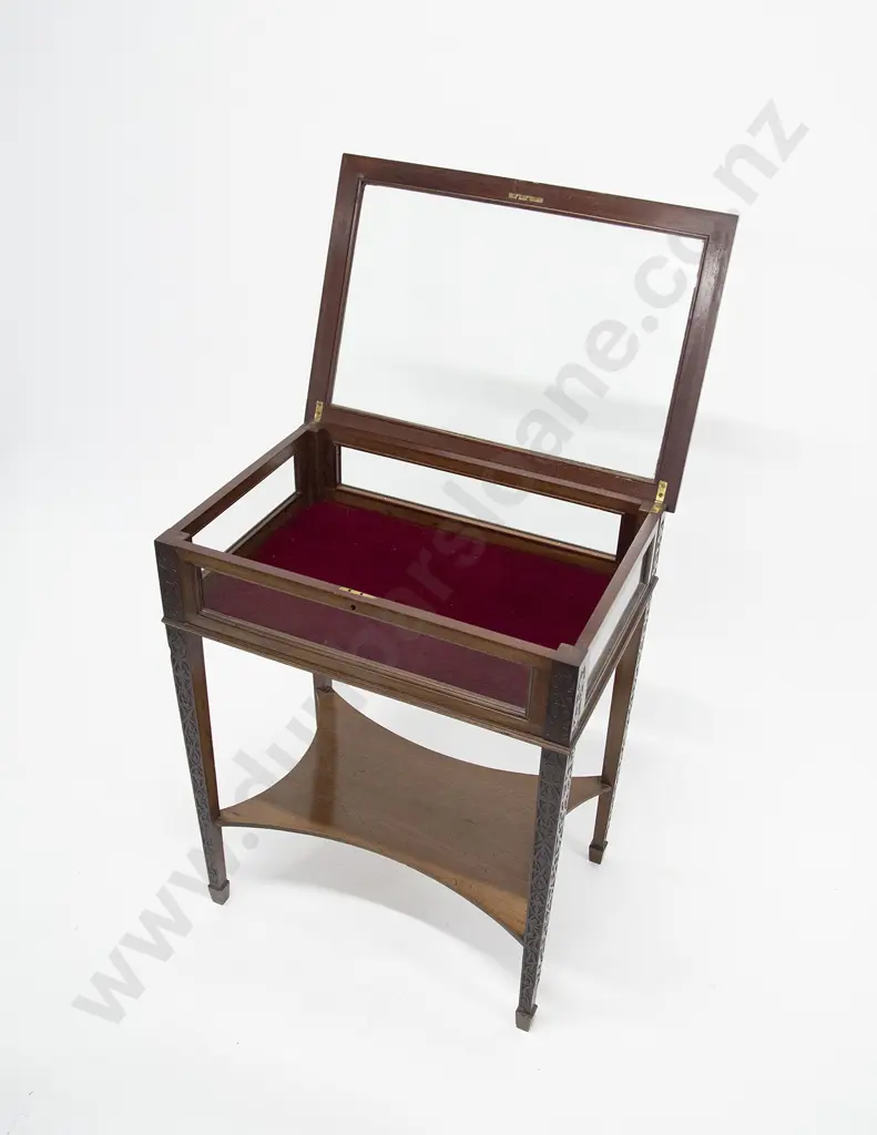 Chippendale Style Mahogany Curio Cabinet Image 1++