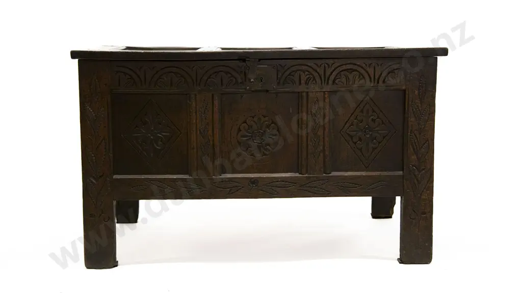 Late C17th Oak Coffer Image 1++
