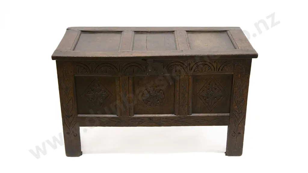 Late C17th Oak Coffer Image 1++