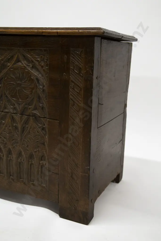 Early C18th Oak Coffer Image 1++