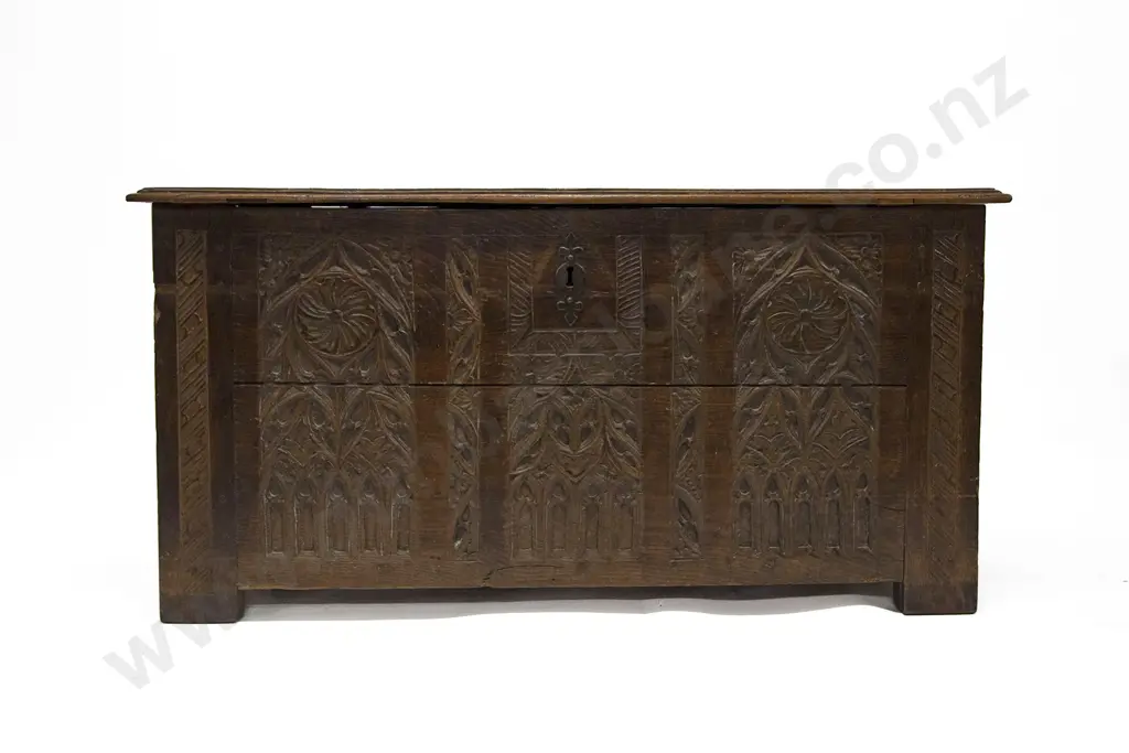 Early C18th Oak Coffer Image 1++