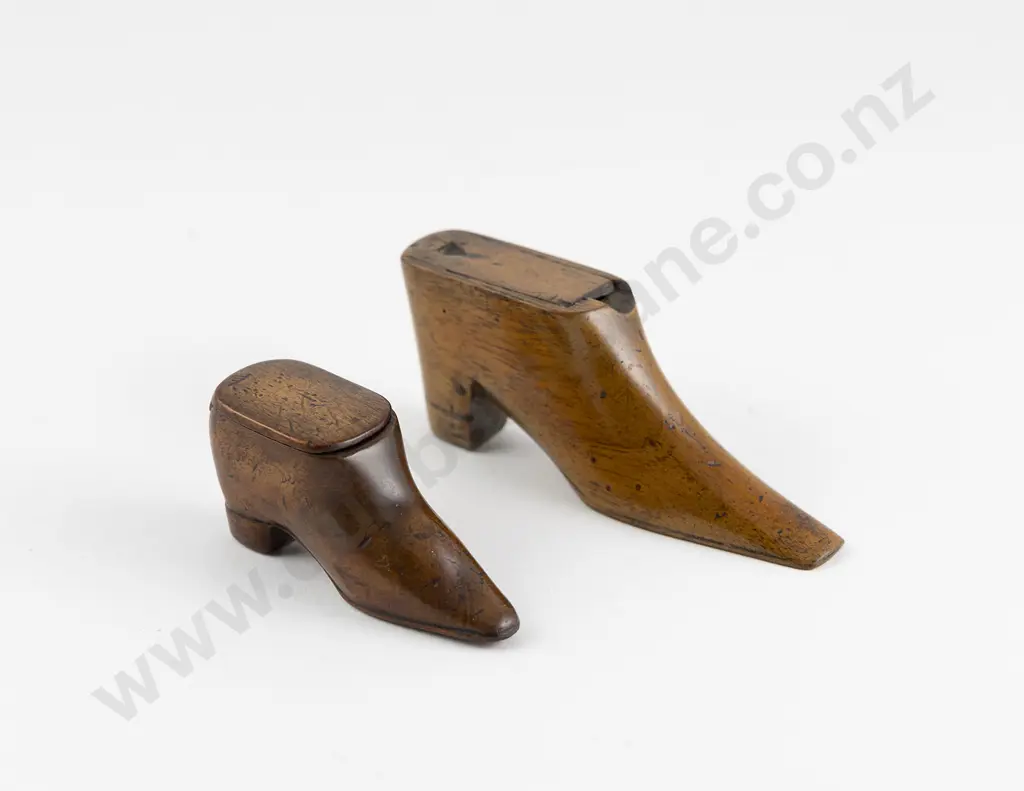 Two Georgian Treen Snuff Boxes & Nutmeg Grater Image 1++
