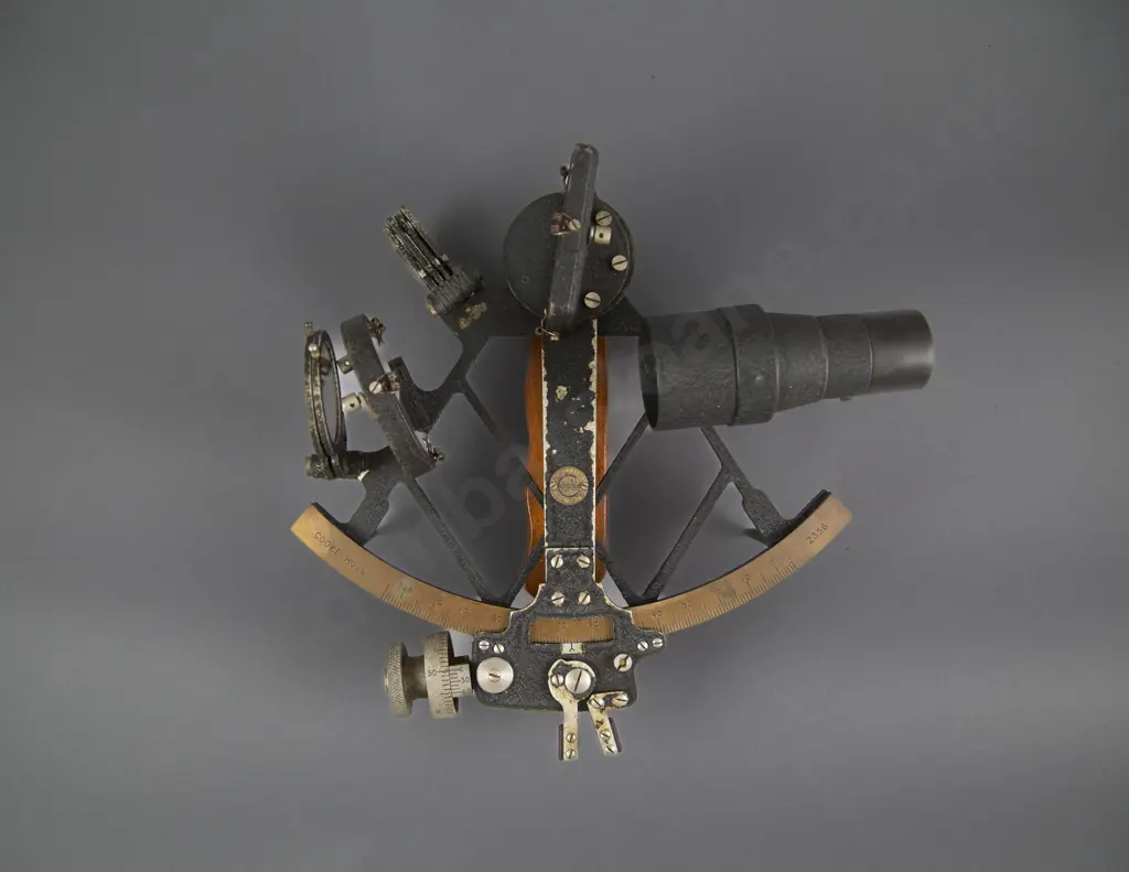 Vintage Mahogany Cased Sextant By Cooke Of Hull Image 1++