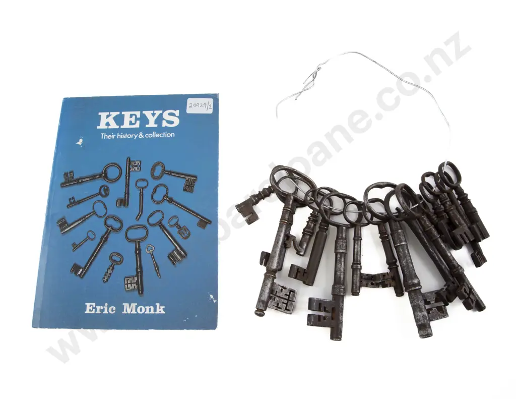 Collection Of 16 Antique Steel Keys Image 1++