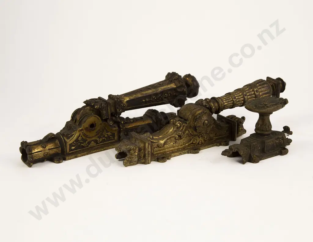 Three Pieces Of Vintage Cast Brass Door Furniture Image 1++