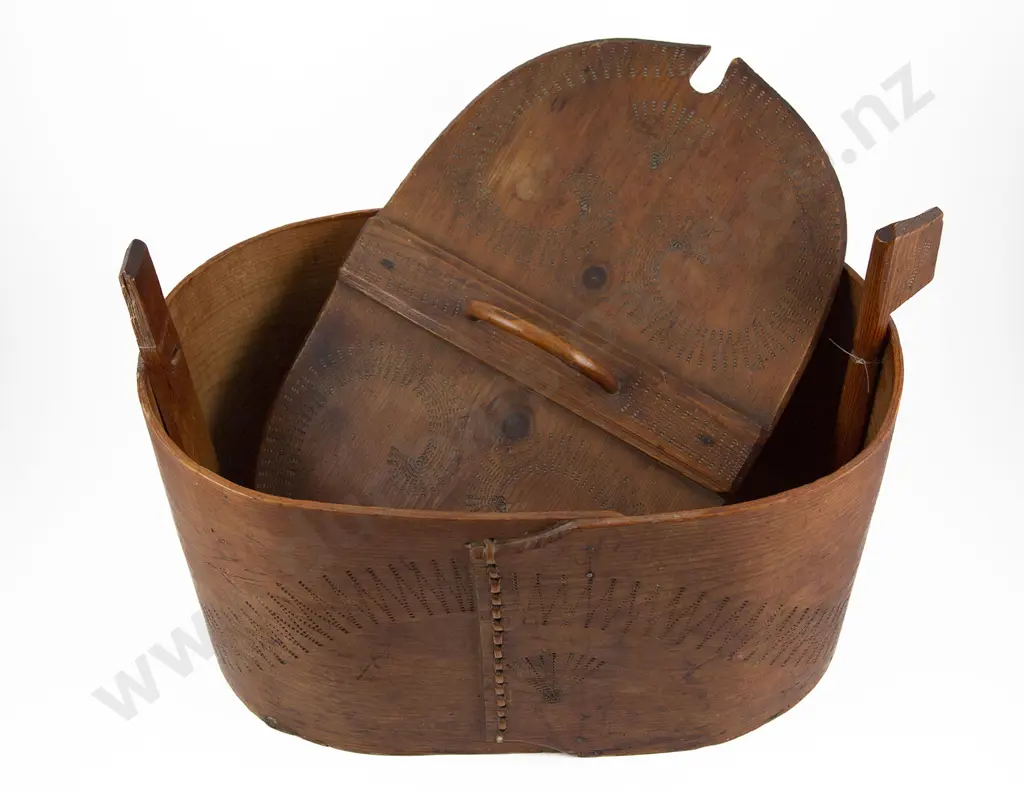 C19th Scandinavian Folk Art Pine Storage Box Image 1++