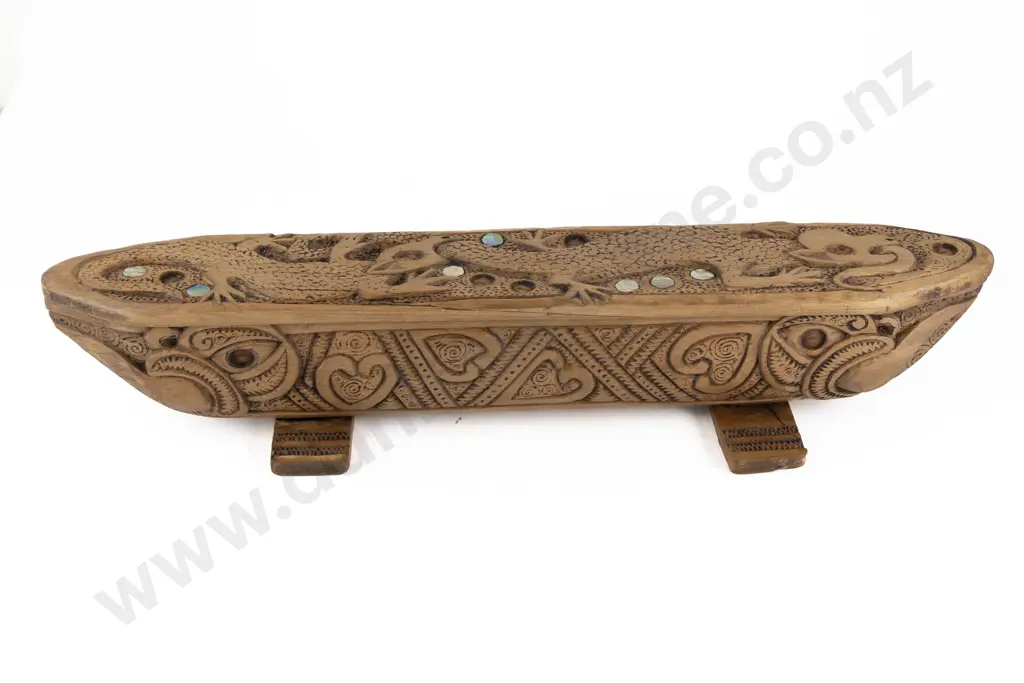 Rare Jane Brenkley Folk Art Carved & Painted Wakahuia (Treasure Box) Image 1++