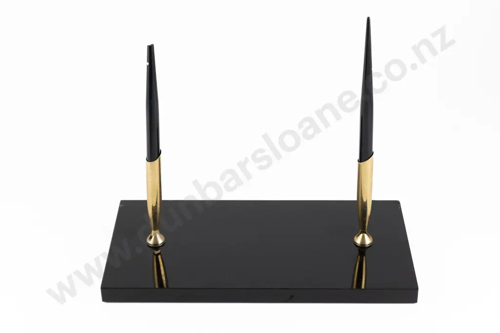 Sir Robert Muldoons Sheaffer Desk Pen Set Image 1++