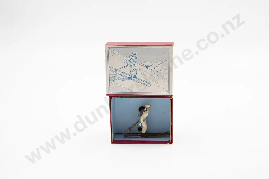 Boxed Britains No 2037 Ski Trooper together with four unboxed Image 1++