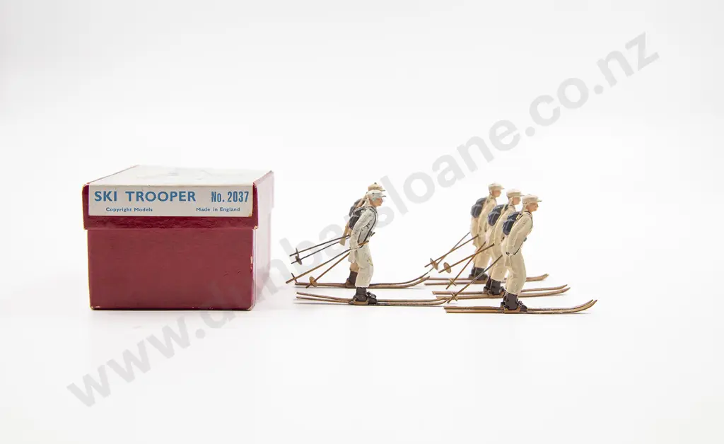 Boxed Britains No 2037 Ski Trooper together with four unboxed Image 1++