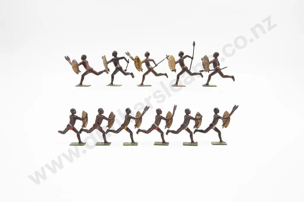 Britains Running Zulus Warriors 13pces Image 1++