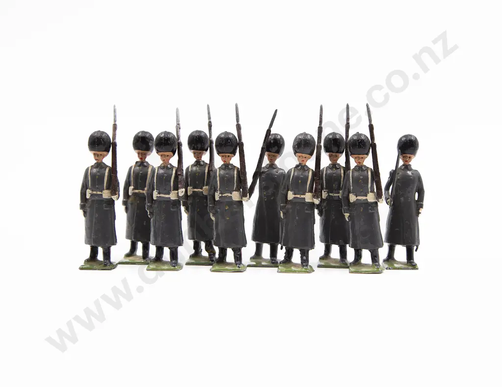 Britains Scots Guards in Gray Coats 10pces Image 1++