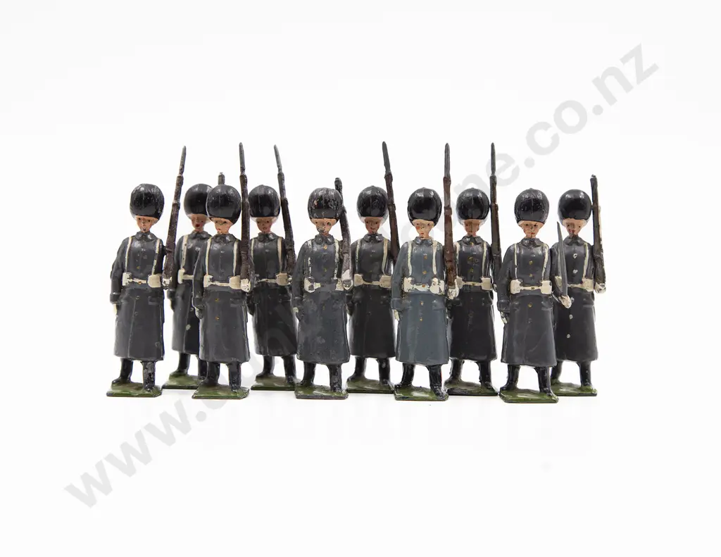 Britains Scots Guards in Gray Coats 10pces Image 1++