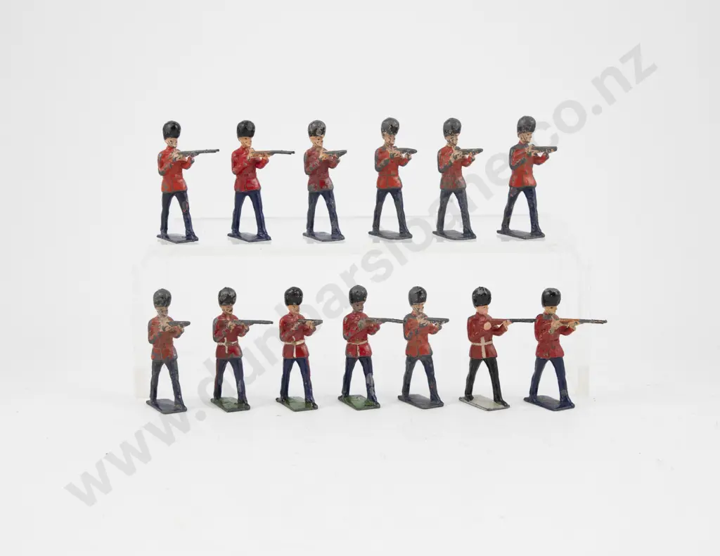 J Hill & Co Scots Guard 13pces Image 1++