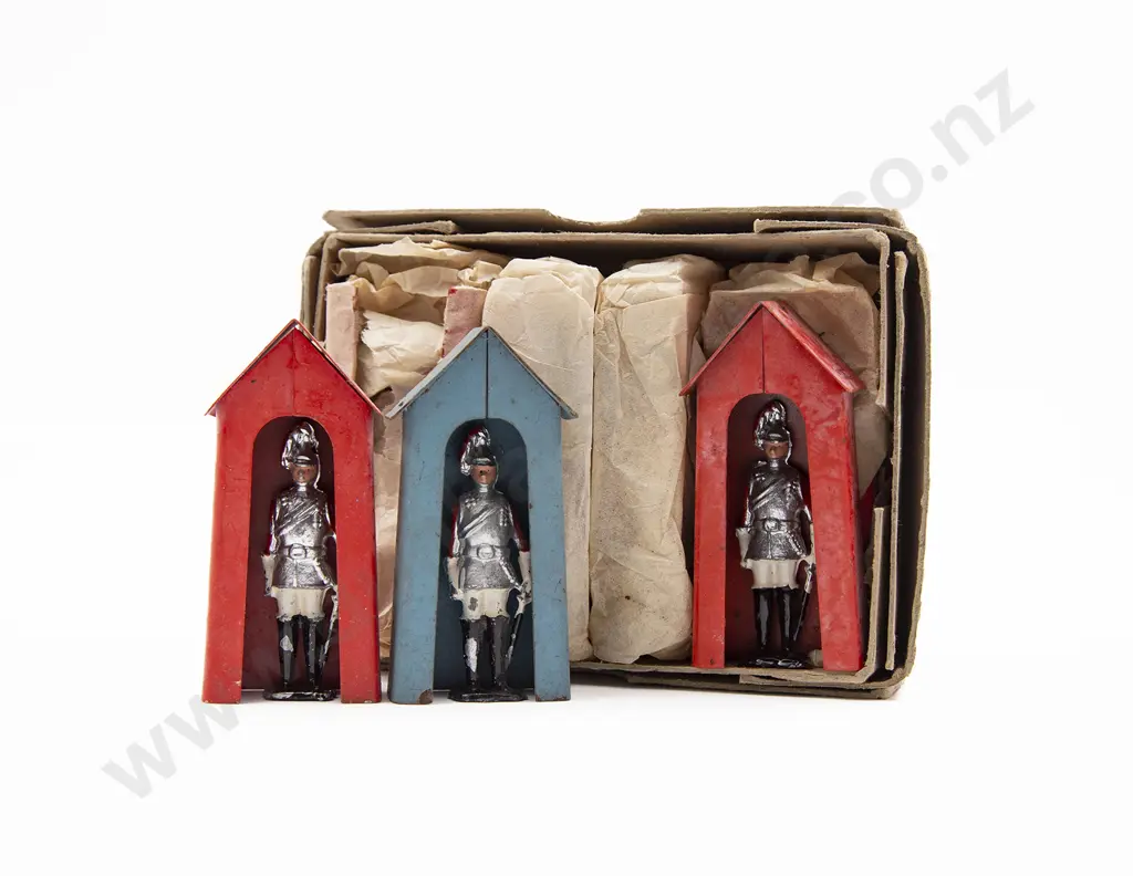 Crescent Retail Box Seven Lifeguards with Sentry Boxes No 1215 Image 1++