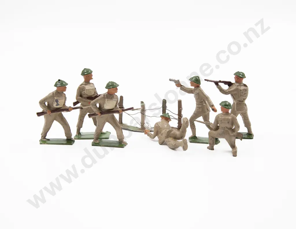 Possible Charbens Fighting Soldiers 'Green Berets'  7pces and Fence Image 1++