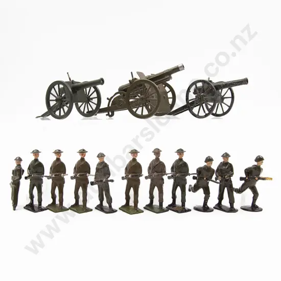 Three Britains Field Guns with Britains Fighting Soldiers 10pces