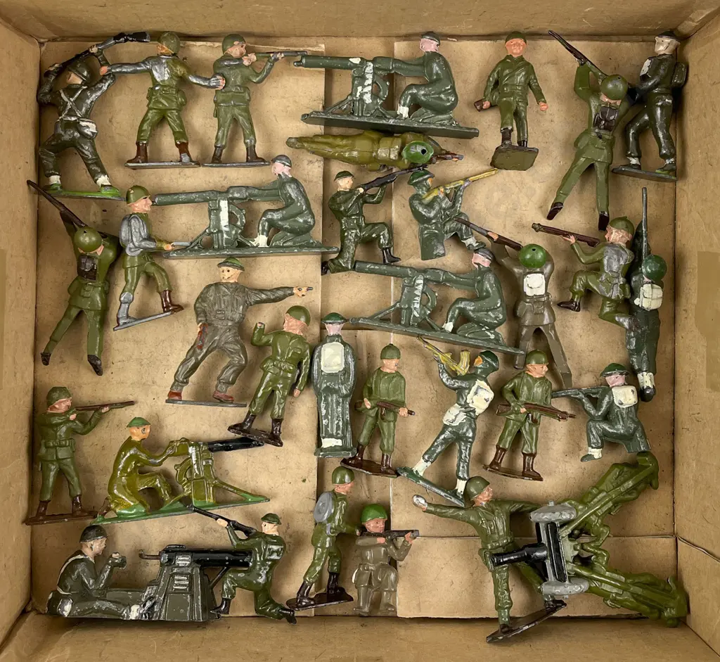 Mixed Manufacture US and English Fighting Soldiers 32pces Image 1++