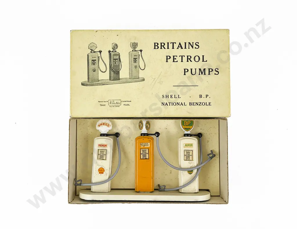 Boxed Britains Petrol Pumps No 101V Image 1++