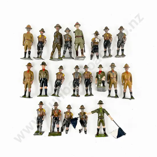 Britains Mixed Versions Boy Scouts 19pces