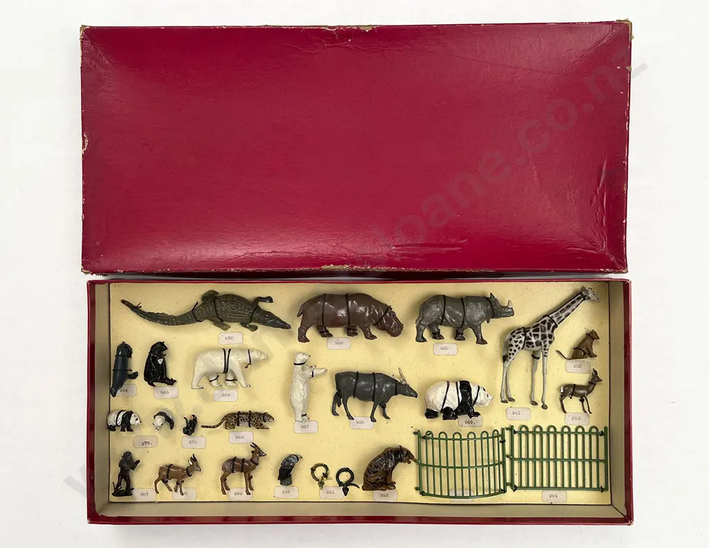 Britains Retail Sample Box of Zoo Animals Image 1++