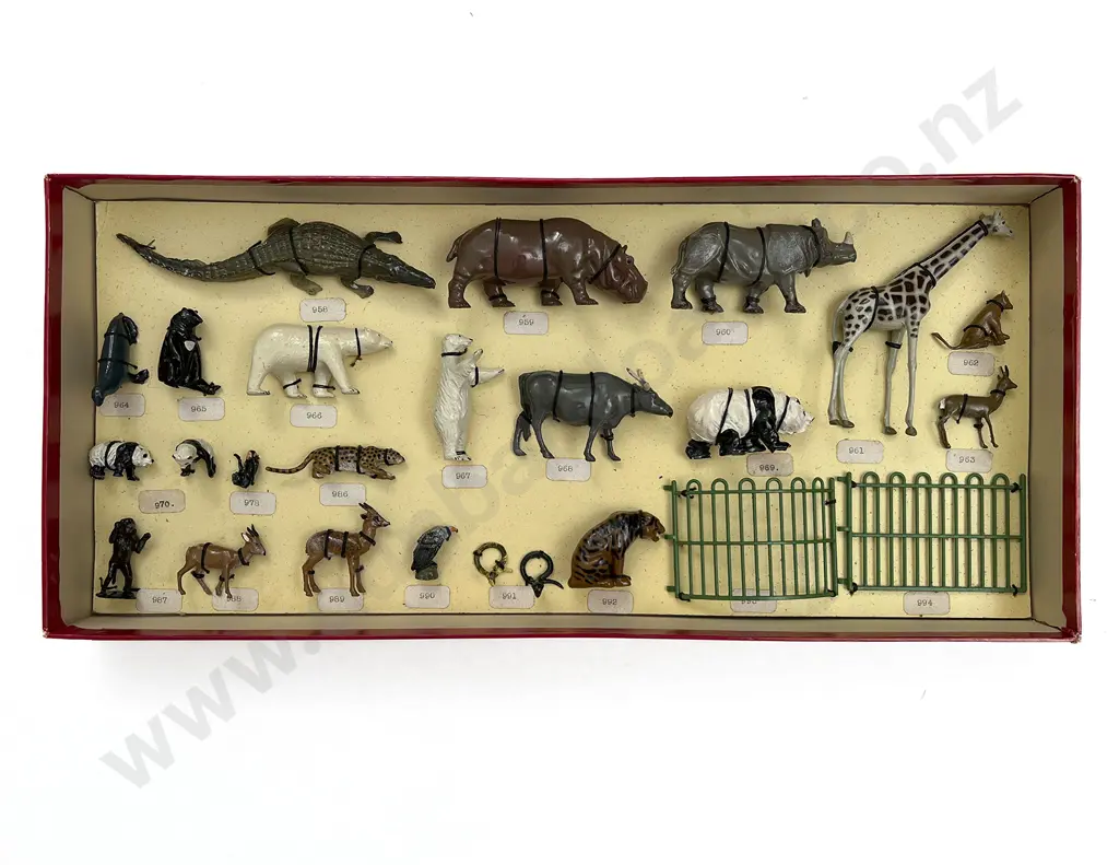 Britains Retail Sample Box of Zoo Animals Image 1++