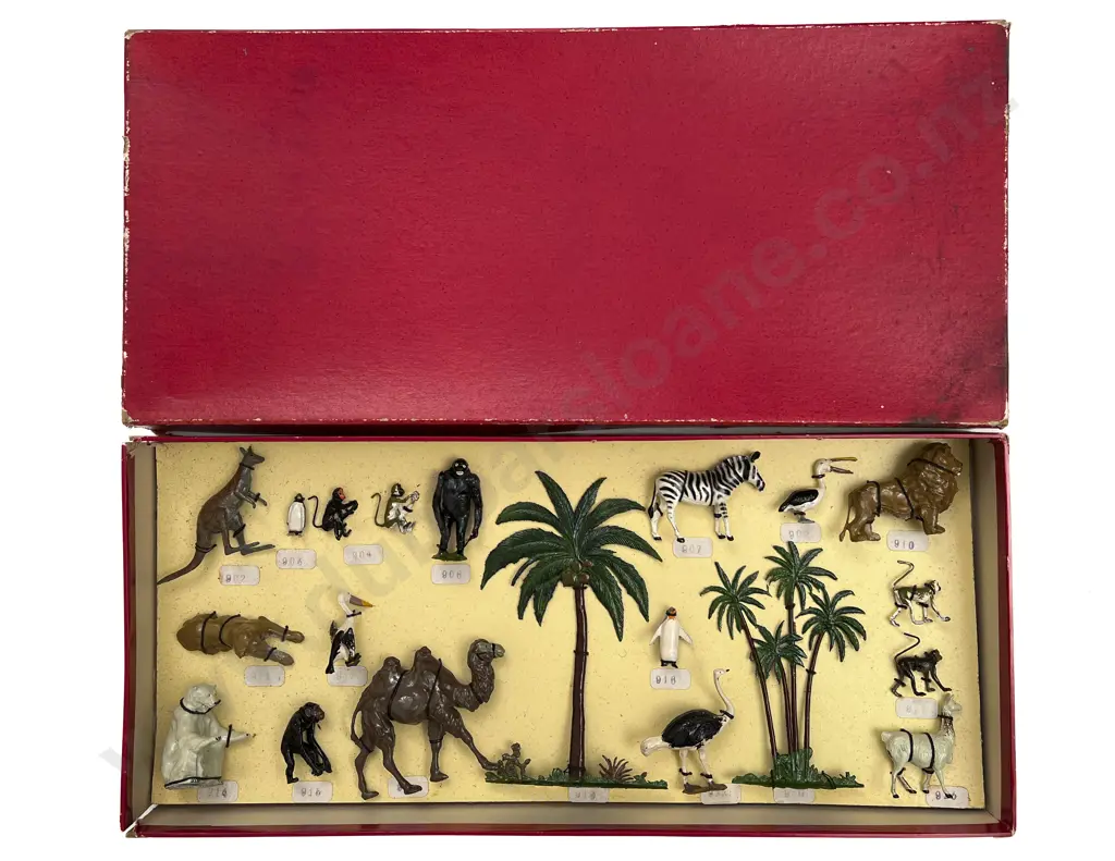 Britains Retail Sample Box of Zoo Animals Image 1++