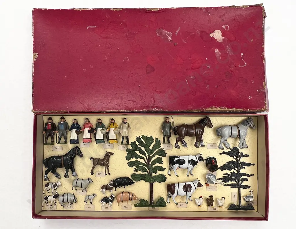 Britains Retail Sample Box of Farm People and Animals Image 1++