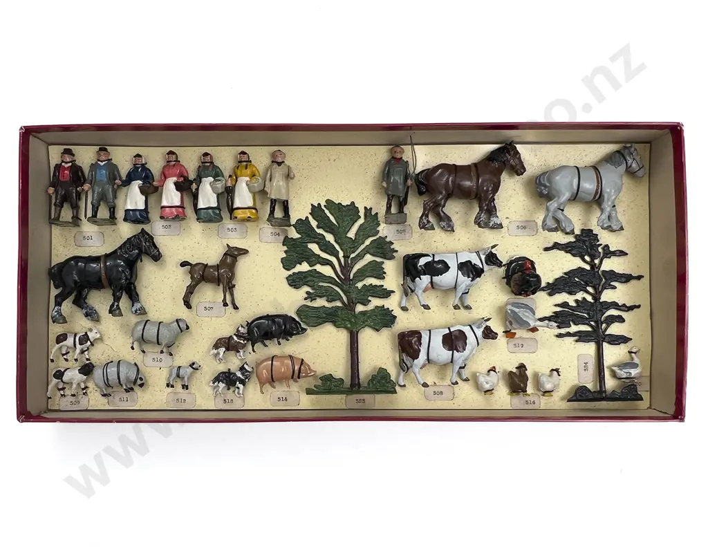 Britains Retail Sample Box of Farm People and Animals Image 1++