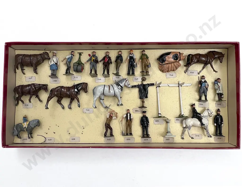Britains Retail Sample Box of Farm People and Animals Image 1++