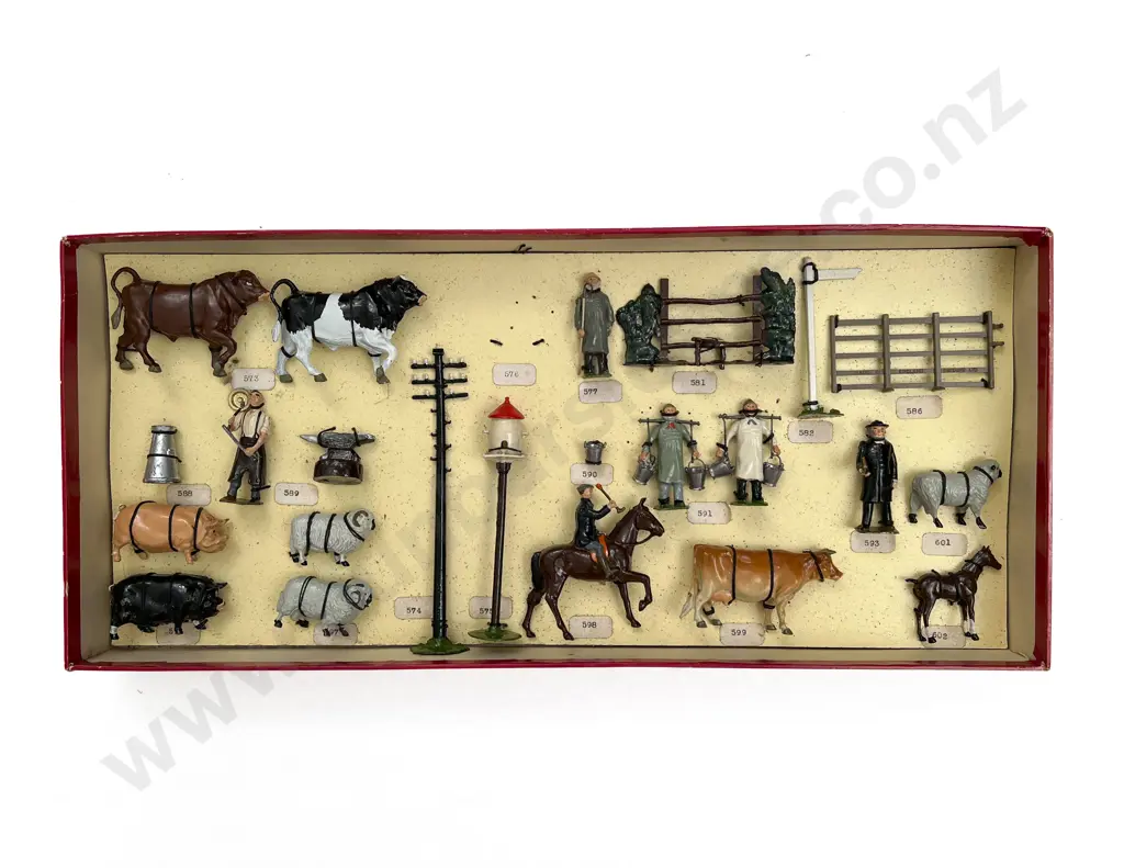Britains Retail Sample Box of Farm People and Animals Image 1++