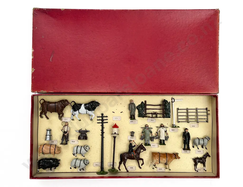 Britains Retail Sample Box of Farm People and Animals Image 1++