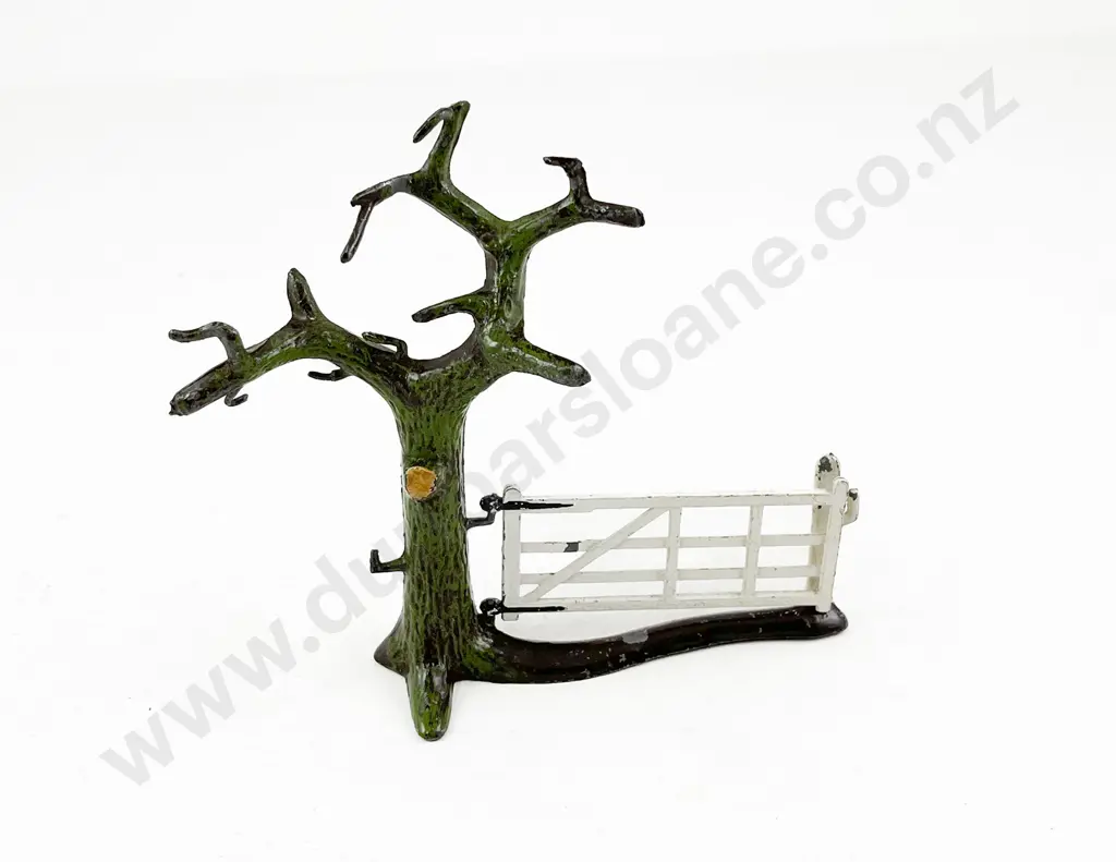 Mainly Britains Fencing Hedge Rows and Large Tree with Gate Image 1++