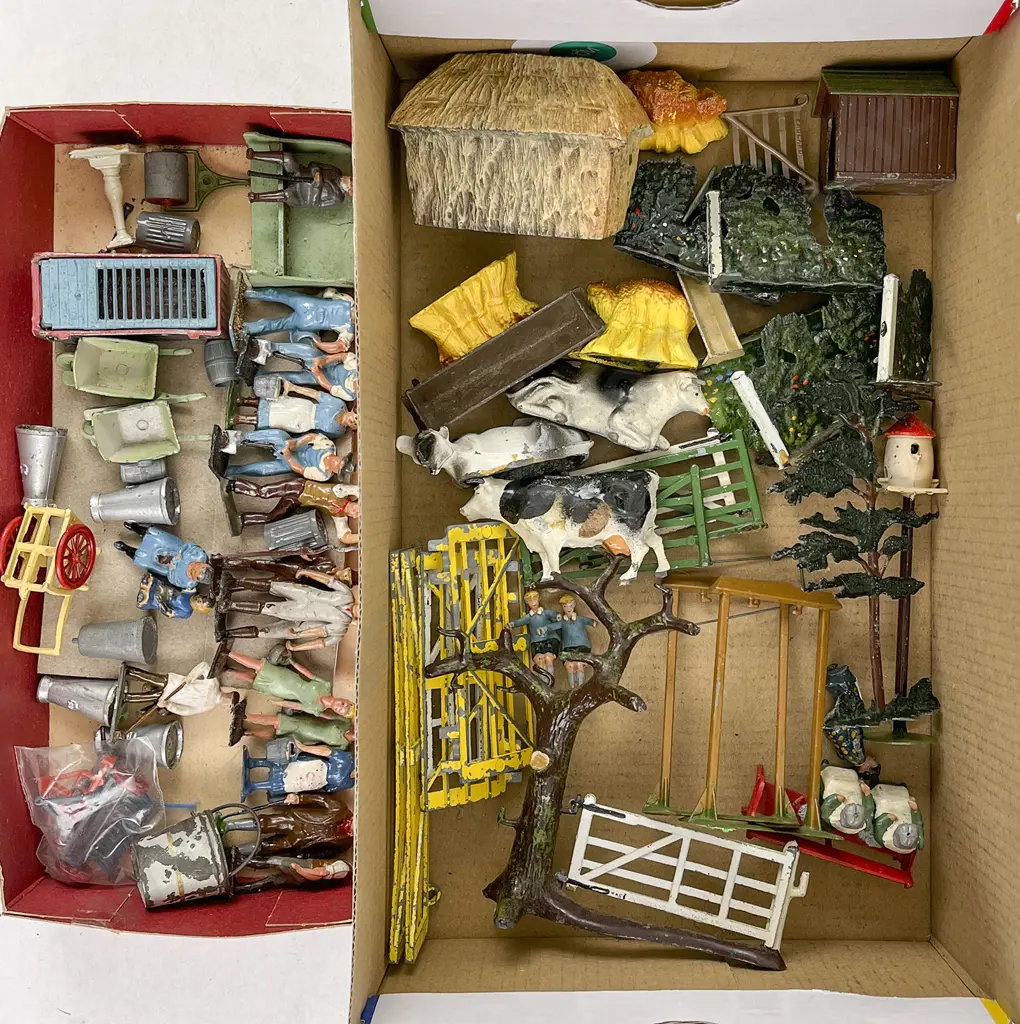 Mainly Britains Farm Series Yard Accessories People Image 1++