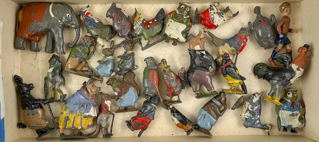 Britains Character Coco Cubs Animals and Boy 27pces Image 1++