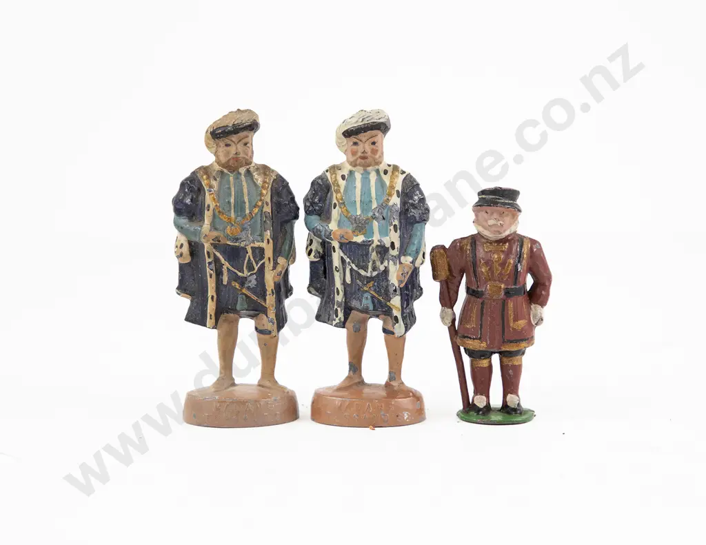 Britians Large Size King Henry VIII and Beefeater Image 1++