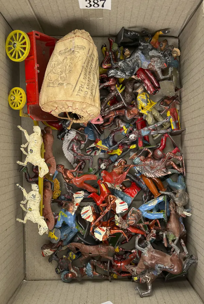 Covered Wagon with Cowboys and Indians 50pces Image 1++