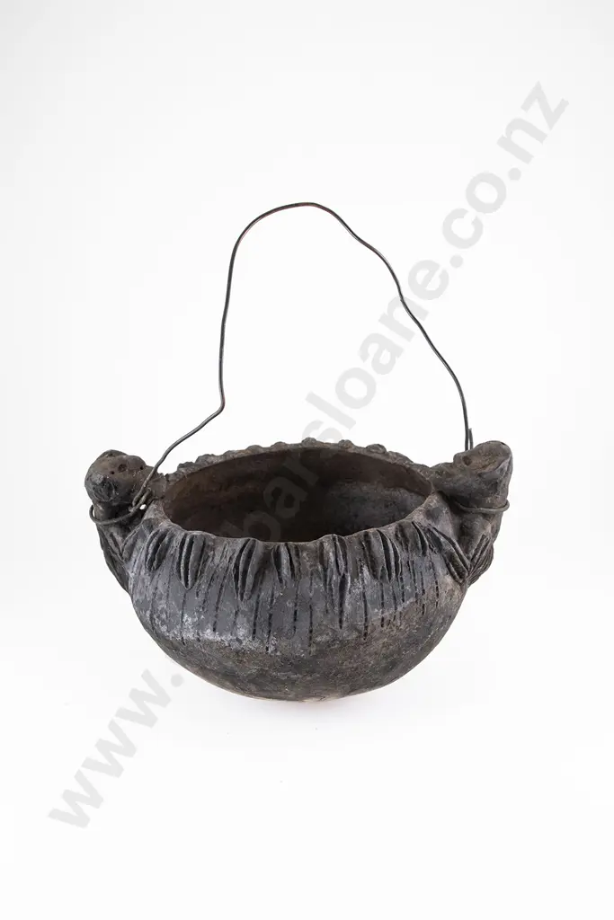 A Papua New Guinea Cooking Pot Image 1++