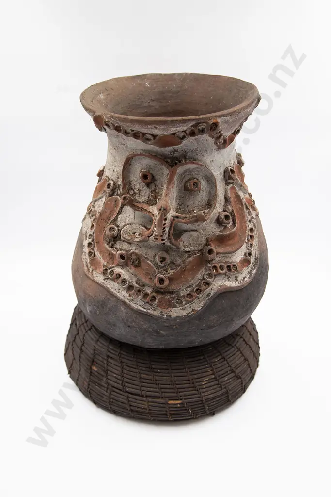 A Good Papua New Guinea Sago Storage Jar From The Aibom Vllage Image 1++