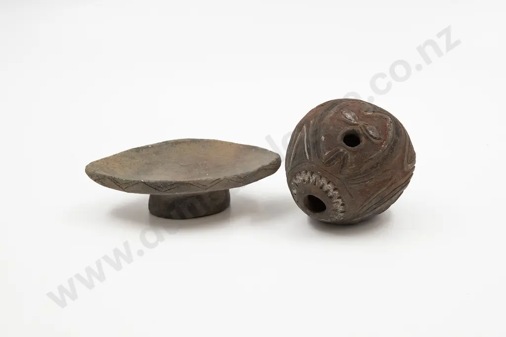 A Papua New Guinea Whistle With Stand Image 1++