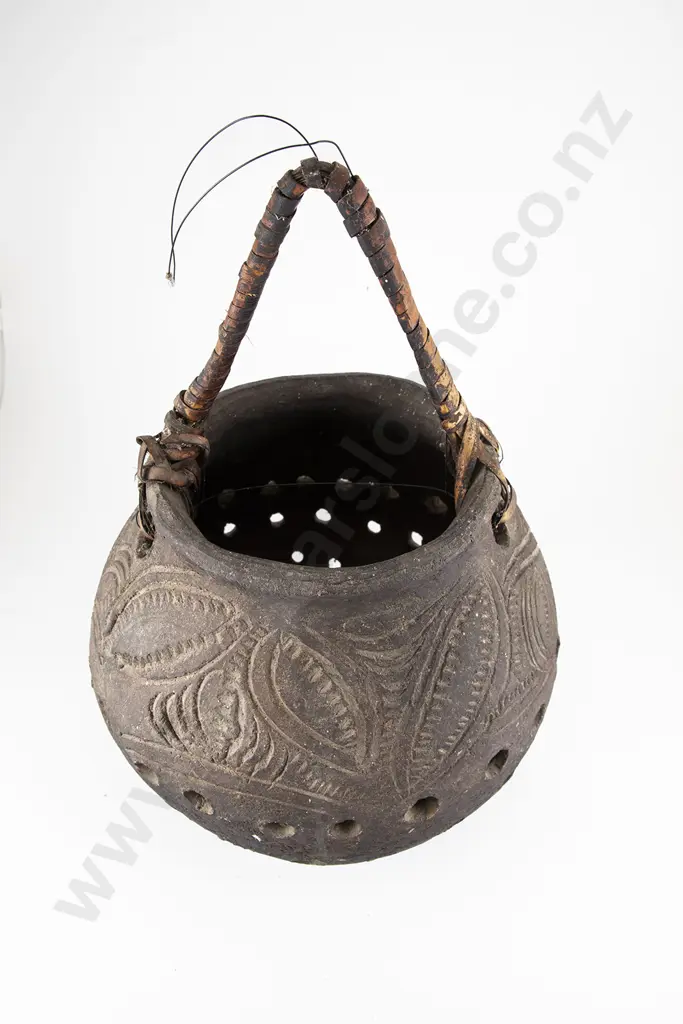 A Papua New Guinea Cooking Pot Image 1++