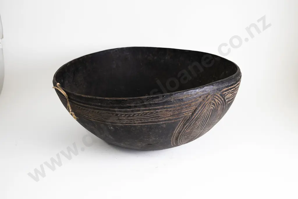 Papua New Guinea Sepik River Feast Bowl With Cruciform Decoration Image 1++