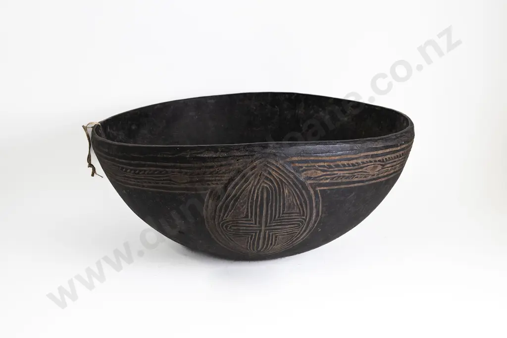 Papua New Guinea Sepik River Feast Bowl With Cruciform Decoration Image 1++