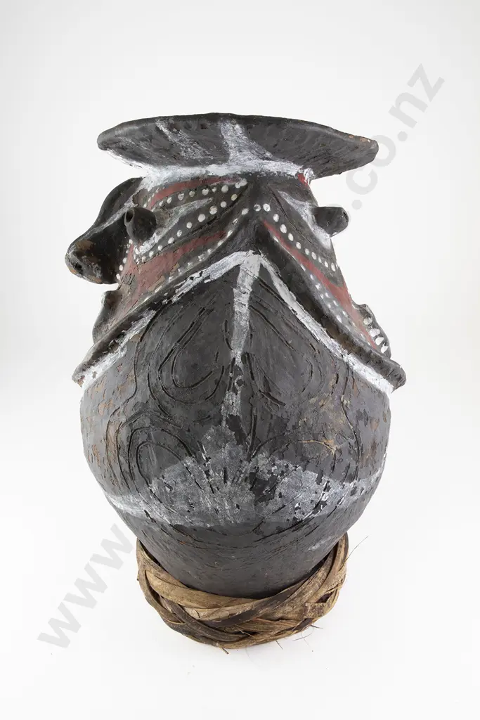 A Papua New Guinea Aibom Village Sago Storage Jar Image 1++