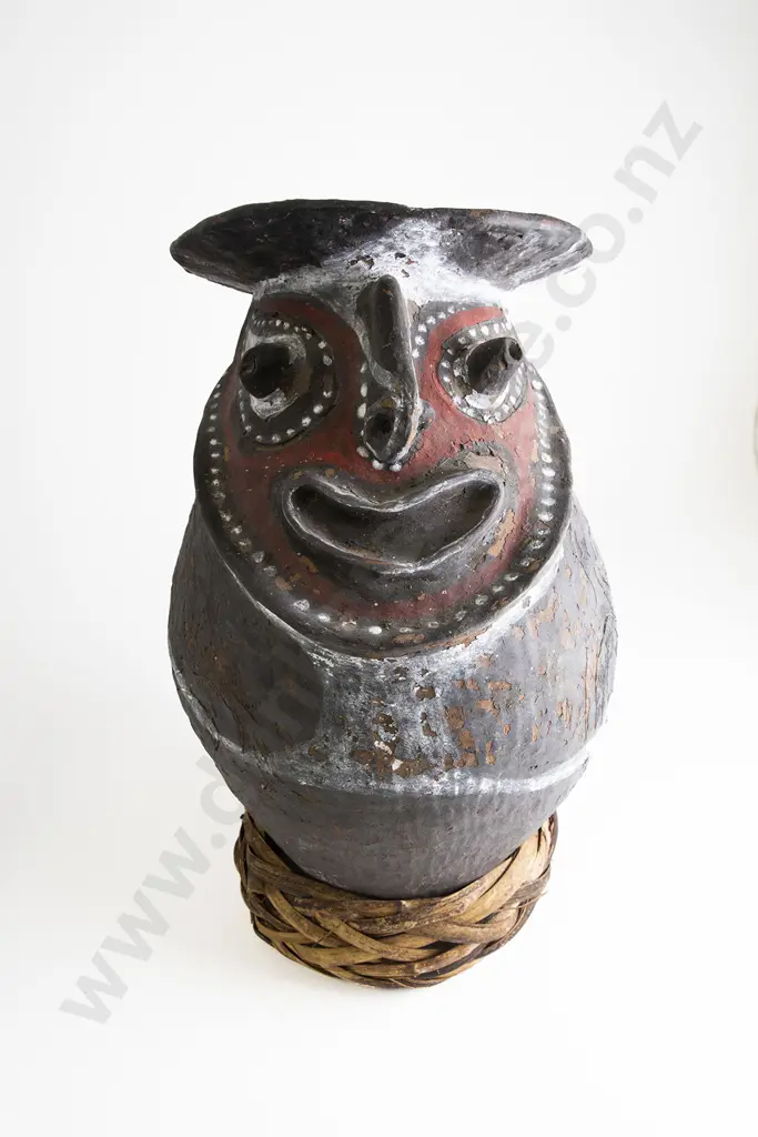 A Papua New Guinea Aibom Village Sago Storage Jar Image 1++