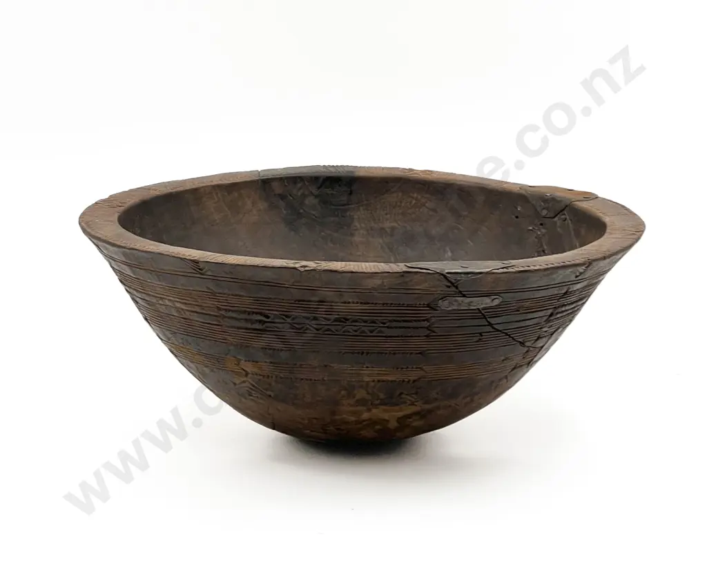 A Large Wooden Trobriand Island Feast Bowl Image 1++