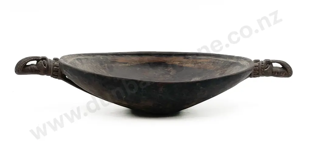 A Papua New Guinean Food Bowl With Carved Handles Image 1++