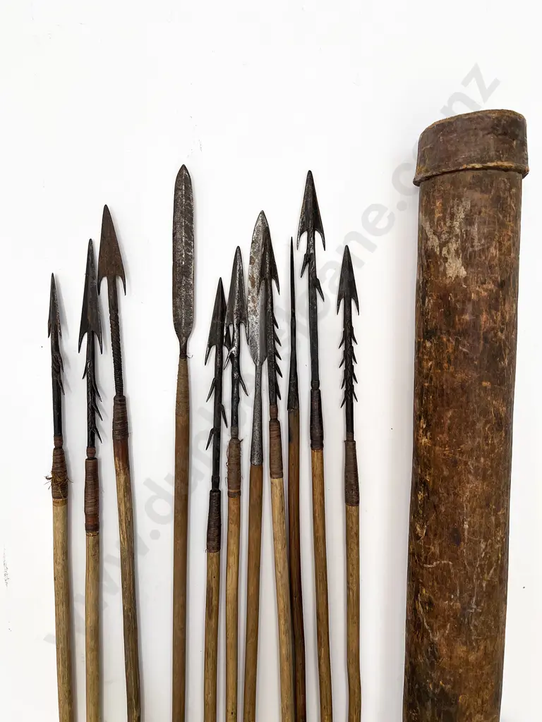 Wooden Quiver With Ten Arrows Image 1++