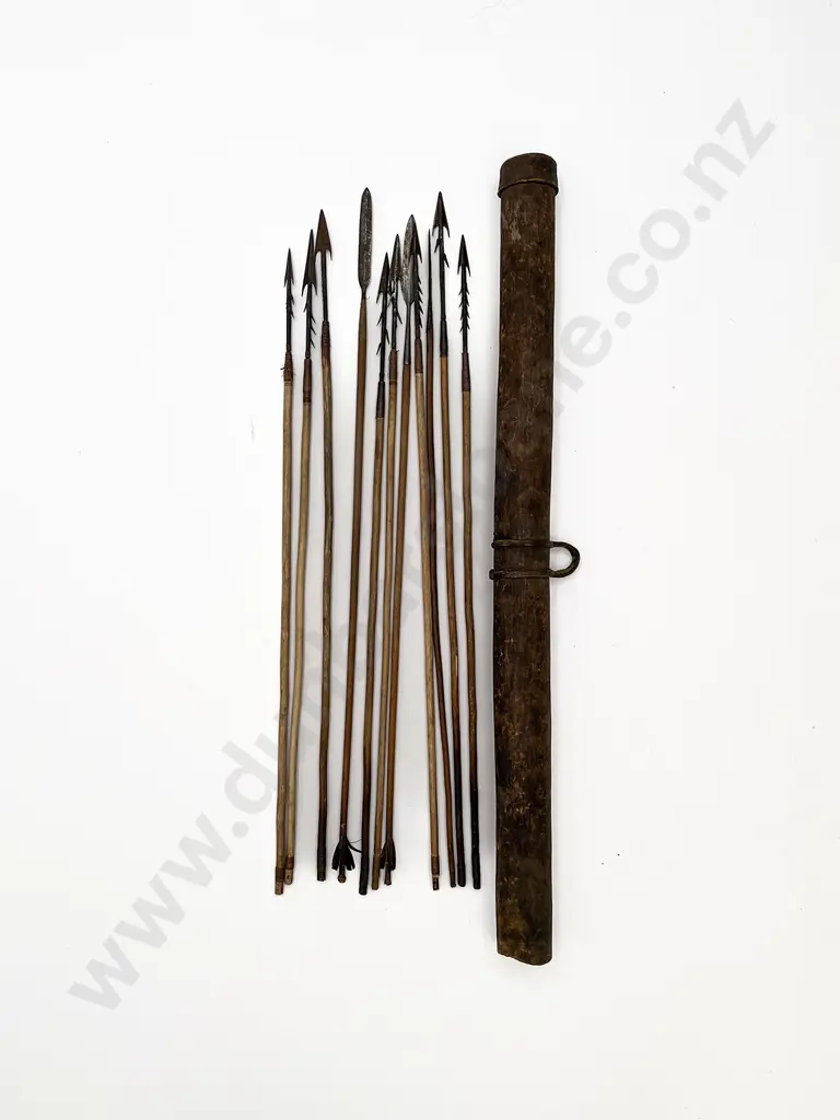 Wooden Quiver With Ten Arrows Image 1++