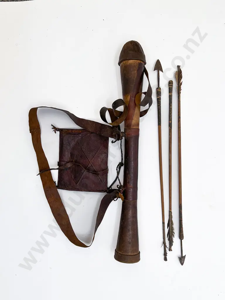 Quiver With Five Arrows and Pouch Image 1++